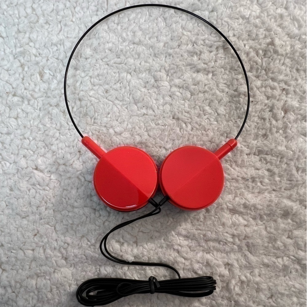 Kikkerland Wired Headphones - Picture 6 of 7